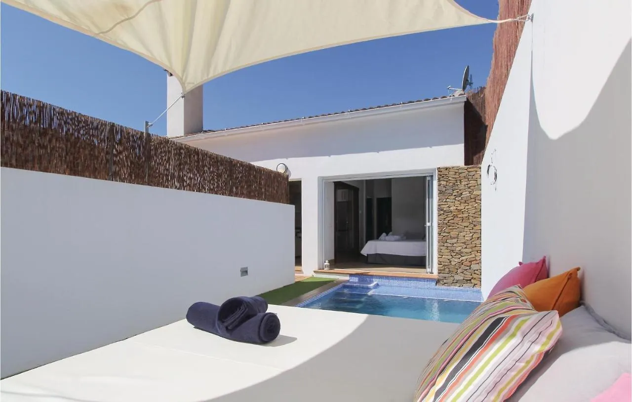 Gorgeous Home In Sayalonga With Wifi 0*,