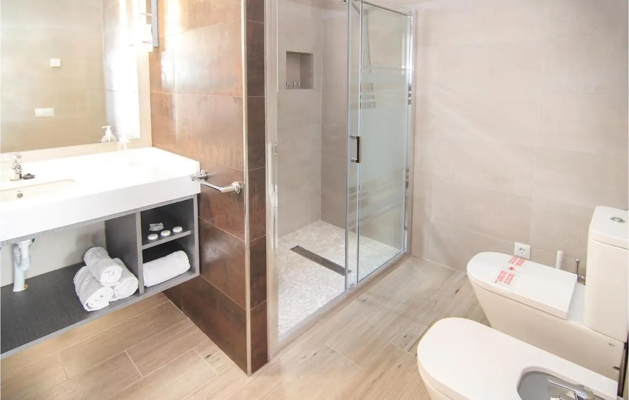 Gorgeous Home In Sayalonga With Wifi Holiday home